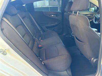 2020 Chevrolet Malibu LT   - Photo 14 - Valencia, CA 91355