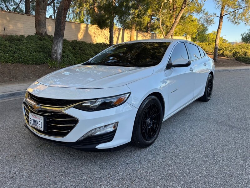 2020 Chevrolet Malibu LT   - Photo 1 - Valencia, CA 91355