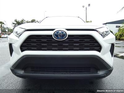 2021 Toyota RAV4 LE   - Photo 4 - Naples, FL 34104