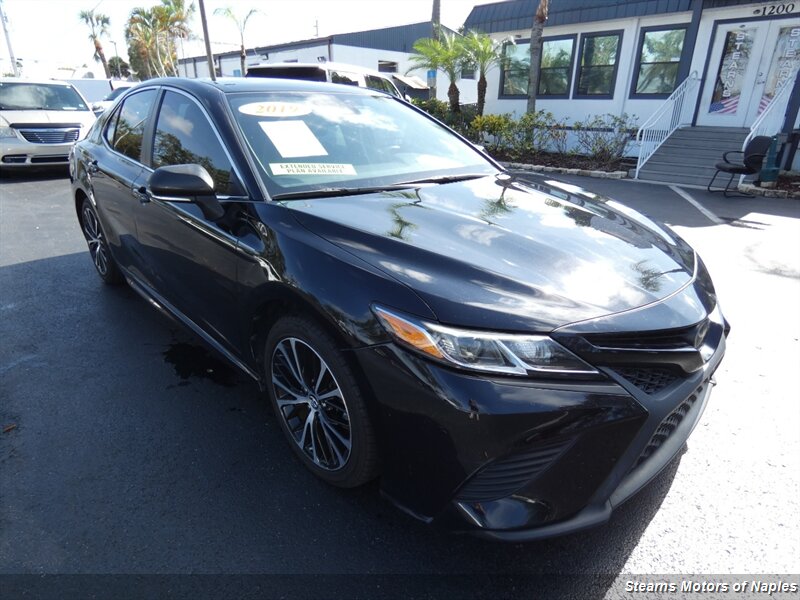 2019 Toyota Camry SE  
