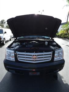 2002 Cadillac Escalade   - Photo 6 - Naples, FL 34104