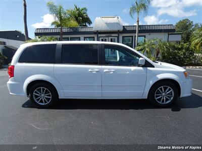 2016 Dodge Grand Caravan SE Plus   - Photo 2 - Naples, FL 34104