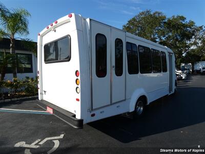 2016 Ford E-Series Van 450 SHUTTLE BUS   - Photo 10 - Naples, FL 34104