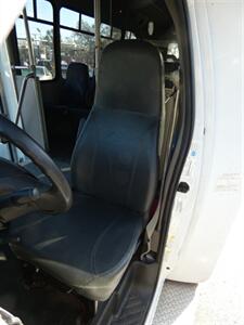 2016 Ford E-Series Van 450 SHUTTLE BUS   - Photo 32 - Naples, FL 34104