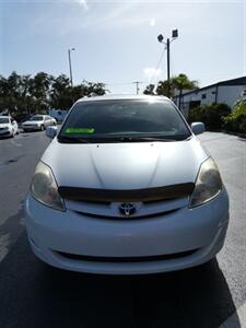 2009 Toyota Sienna XLE   - Photo 4 - Naples, FL 34104