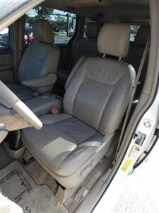 2009 Toyota Sienna XLE   - Photo 38 - Naples, FL 34104