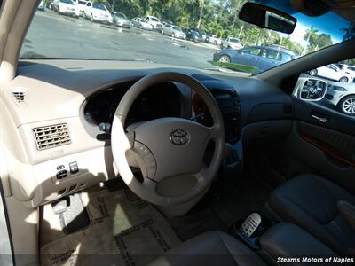 2009 Toyota Sienna XLE   - Photo 37 - Naples, FL 34104