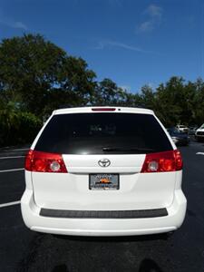 2009 Toyota Sienna XLE   - Photo 11 - Naples, FL 34104