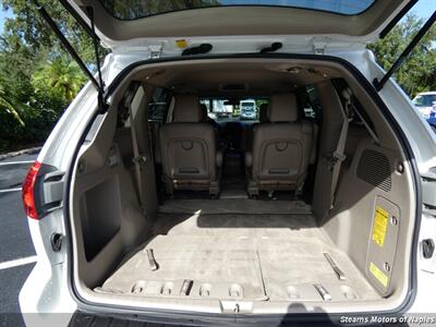 2009 Toyota Sienna XLE   - Photo 14 - Naples, FL 34104