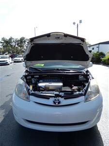 2009 Toyota Sienna XLE   - Photo 5 - Naples, FL 34104