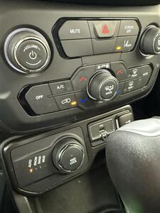 2023 Jeep Renegade Altitude   - Photo 40 - Stuarts Draft, VA 24477