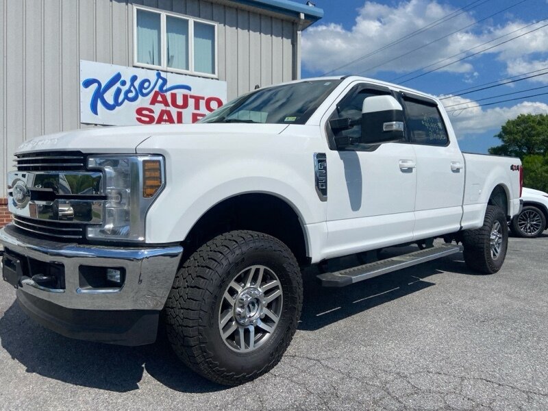 The 2019 Ford F-250 Lariat photos