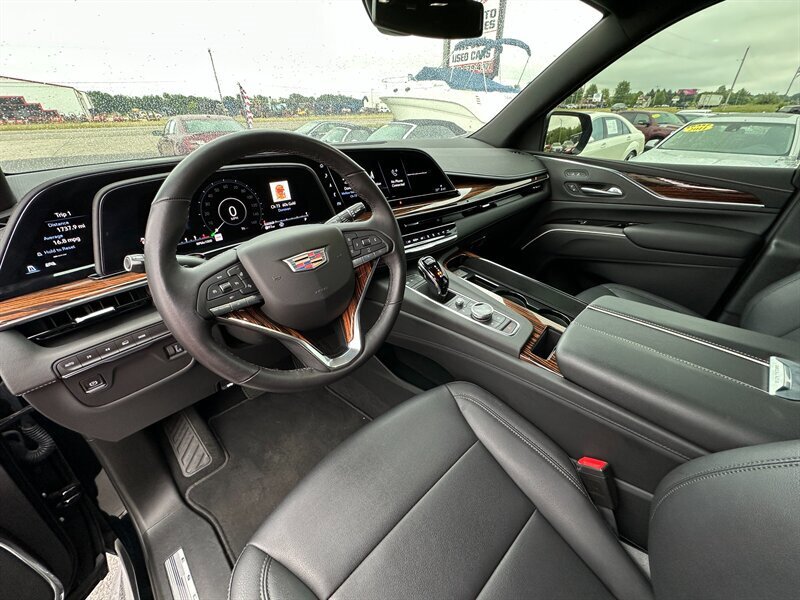 2021 Cadillac Escalade Luxury photo