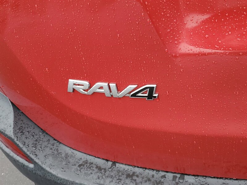 2014 Toyota RAV4 XLE photo