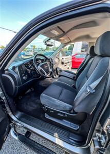 2009 Chevrolet Silverado 1500 4x4 LT Crew Cab! Locally Owned! Low Miles!  Clean Title! Strong Carfax History! Impressive! - Photo 13 - Vancouver, WA 98665