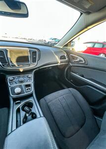 2015 Chrysler 200 Series Limited! One Local Owner! Only 46,000 Miles!  Clean Title! Great Carfax History! Impressive! - Photo 18 - Vancouver, WA 98665