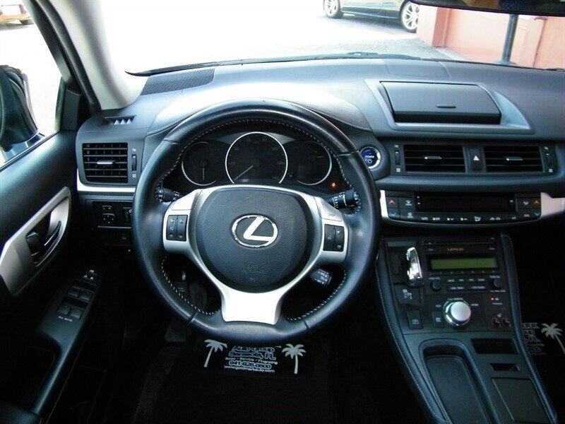 2012 Lexus CT 200h photo
