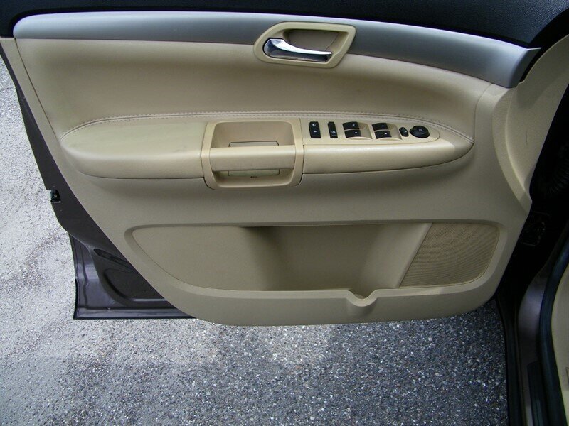 2008 Saturn Outlook XE photo