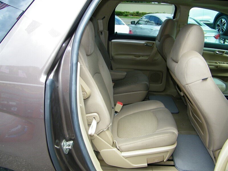 2008 Saturn Outlook XE photo