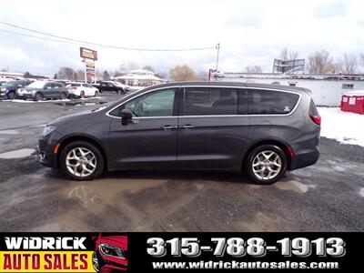 2019 Chrysler Pacifica Touring Plus   - Photo 8 - Watertown, NY 13601