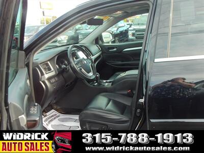 2019 Toyota Highlander XLE   - Photo 4 - Watertown, NY 13601