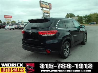 2019 Toyota Highlander XLE   - Photo 17 - Watertown, NY 13601
