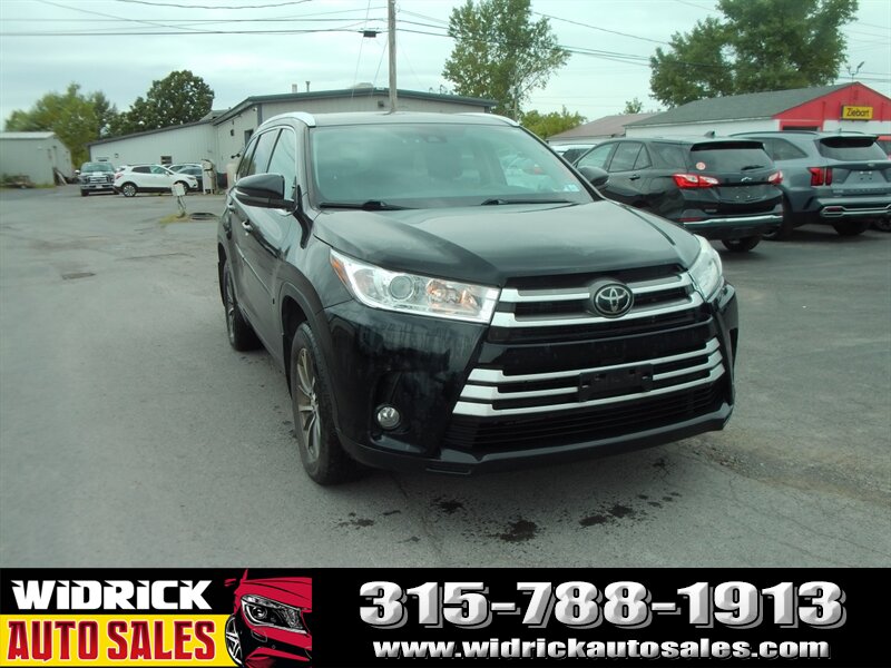 2019 Toyota Highlander XLE   - Photo 1 - Watertown, NY 13601