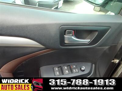 2019 Toyota Highlander XLE   - Photo 15 - Watertown, NY 13601