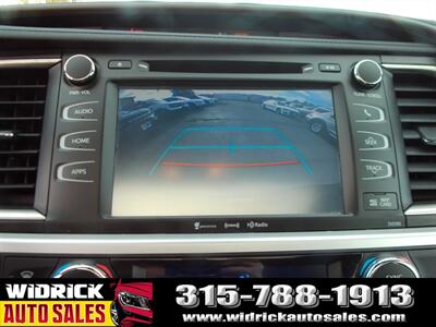 2019 Toyota Highlander XLE   - Photo 10 - Watertown, NY 13601