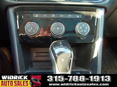 2023 Volkswagen Taos 1.5T SE   - Photo 8 - Watertown, NY 13601