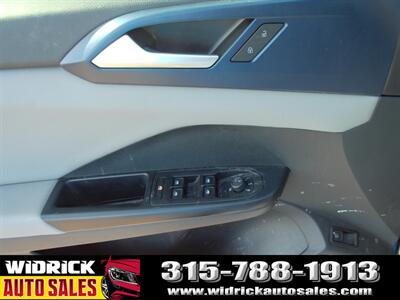 2023 Volkswagen Taos 1.5T SE   - Photo 11 - Watertown, NY 13601