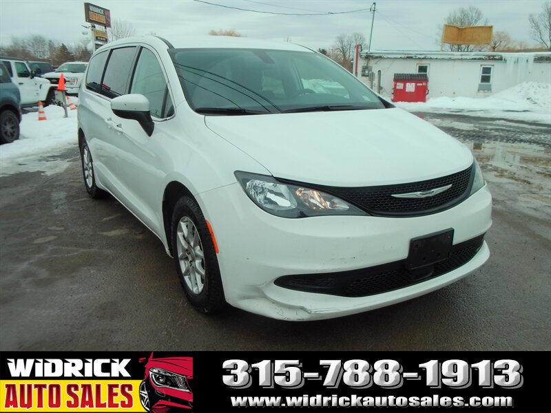 2021 Chrysler Voyager LX  