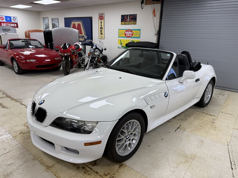 2002 BMW Z3 2.5i Roadster  5-Speed Manual - Photo 1 - Flushing, MI 48433