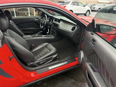 2012 Ford Mustang V6 Premium MCA 6-Speed - Photo 23 - Flushing, MI 48433