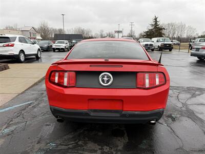2012 Ford Mustang V6 Premium MCA 6-Speed - Photo 4 - Flushing, MI 48433