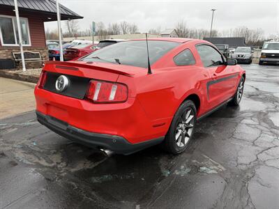 2012 Ford Mustang V6 Premium MCA 6-Speed - Photo 5 - Flushing, MI 48433