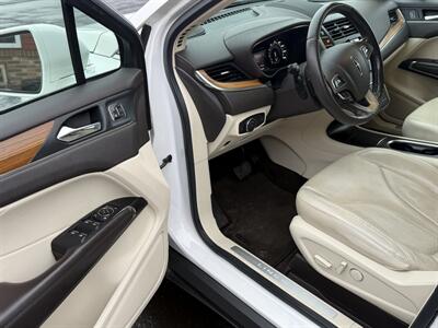 2015 Lincoln MKC Reserve AWD   - Photo 8 - Flushing, MI 48433