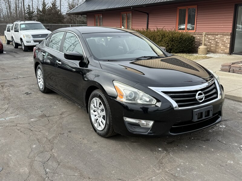 2015 Nissan Altima 2.5  S - Photo 1 - Flushing, MI 48433