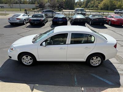 2005 Chevrolet Cobalt LS   - Photo 2 - Flushing, MI 48433