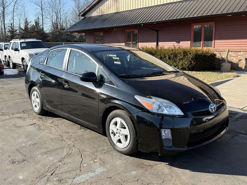 2011 Toyota Prius Three  Hybrid - Photo 1 - Flushing, MI 48433