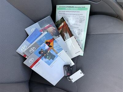2011 Toyota Prius Three Hybrid - Photo 32 - Flushing, MI 48433