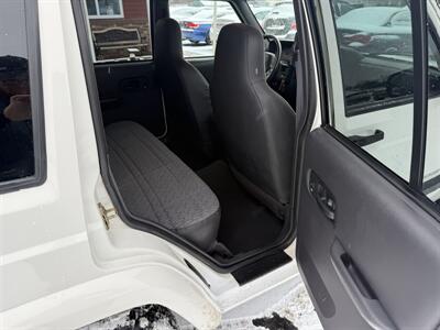 2001 Jeep Cherokee Sport 4X4 - Photo 26 - Flushing, MI 48433