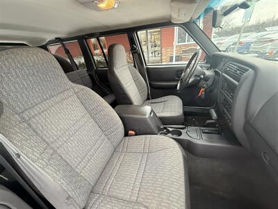 2001 Jeep Cherokee Sport 4X4 - Photo 33 - Flushing, MI 48433