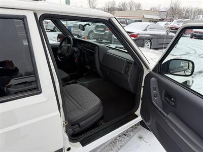2001 Jeep Cherokee Sport 4X4 - Photo 34 - Flushing, MI 48433