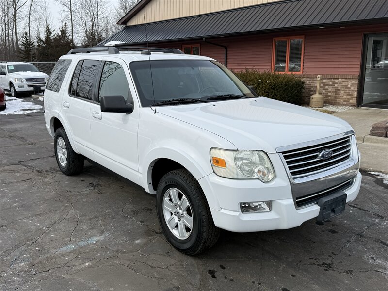 2009 Ford Explorer XLT  4WD V8 - Photo 1 - Flushing, MI 48433