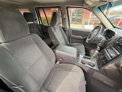 2009 Ford Explorer XLT  4WD V8 - Photo 24 - Flushing, MI 48433