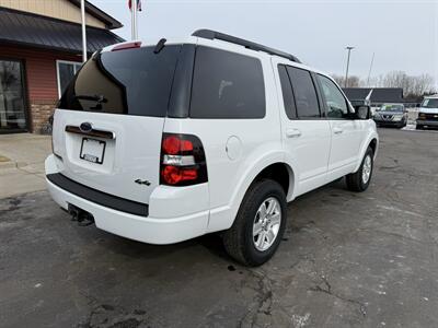 2009 Ford Explorer XLT  4WD V8 - Photo 5 - Flushing, MI 48433
