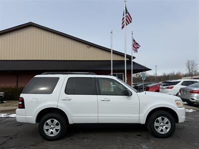 2009 Ford Explorer XLT  4WD V8 - Photo 4 - Flushing, MI 48433
