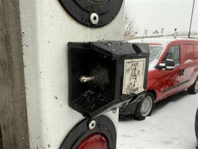 2016 Ford F-450 Super Duty 6.8L V10  16' x 8' x 8' Box Truck - Photo 16 - Flushing, MI 48433