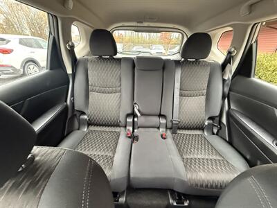 2018 Nissan Rogue S  AWD - Photo 10 - Flushing, MI 48433